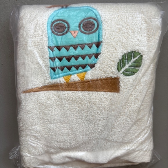 NIB Give a Hoot Shower Curtain and Hand Towel Cute Whimsy Fall Wildlife Decor - Picture 8 of 9